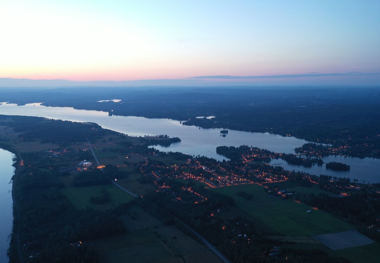 Ferienhaus in Söderbärke - Grosses Ferienhaus direkt am See in Traumlage