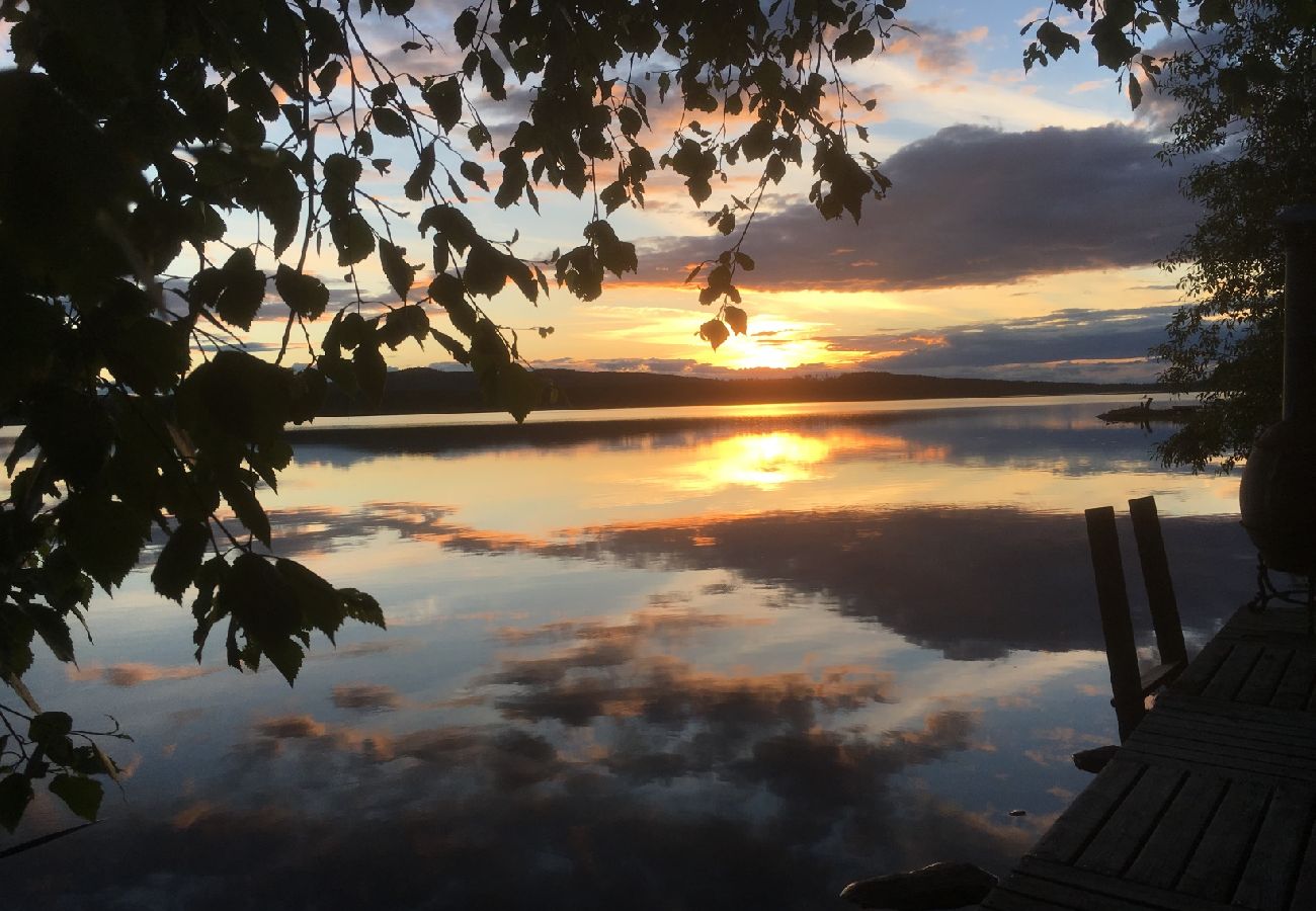 Ferienhaus in Söderbärke - Grosses Ferienhaus direkt am See in Traumlage