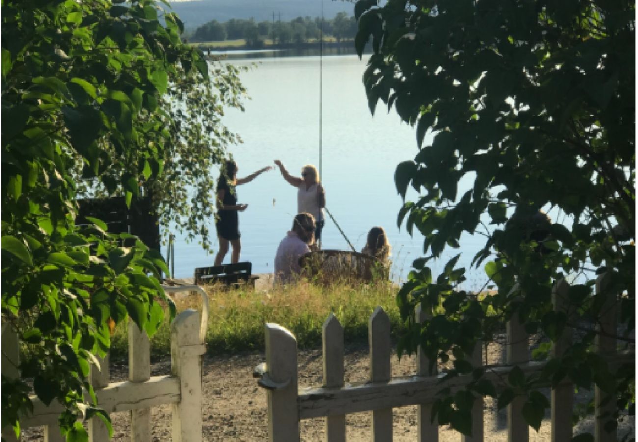 Ferienhaus in Söderbärke - Grosses Ferienhaus direkt am See in Traumlage