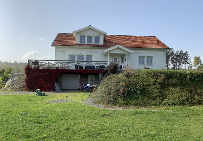 Ferienhaus in Mölnbo - Pferdehof mit Seeblick