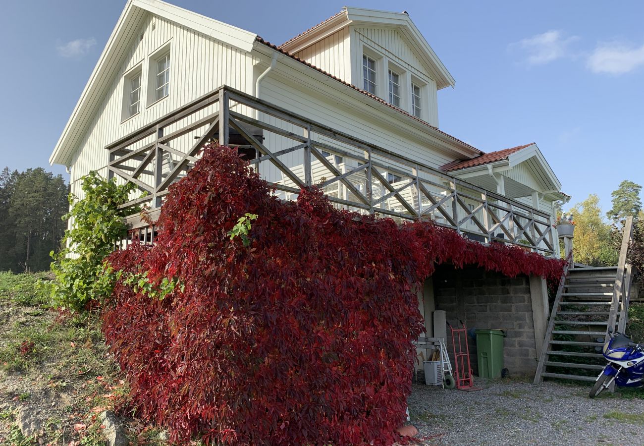 Ferienhaus in Mölnbo - Schönes Ferienhaus mit Seeblick auf einem Pferdehof vor den Toren von Stockholm 