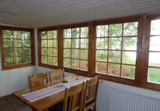 Ferienhaus in Markaryd - Ferienhaus direkt am Loka-See mit eigenem Boot