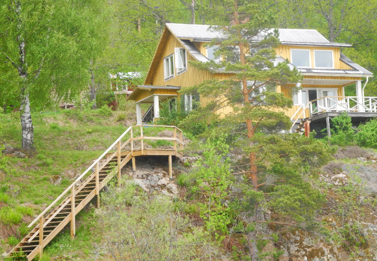 Ferienhaus in Gräsmark - Ferienhaus direkt am Ufer des Sees Rottnen