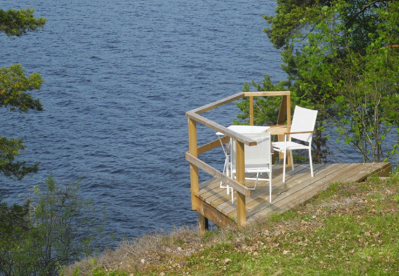 Ferienhaus in Gräsmark - Ferienhaus direkt am Ufer des Sees Rottnen