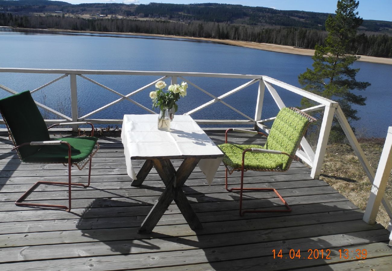 Ferienhaus in Gräsmark - Ferienhaus direkt am Ufer des Sees Rottnen