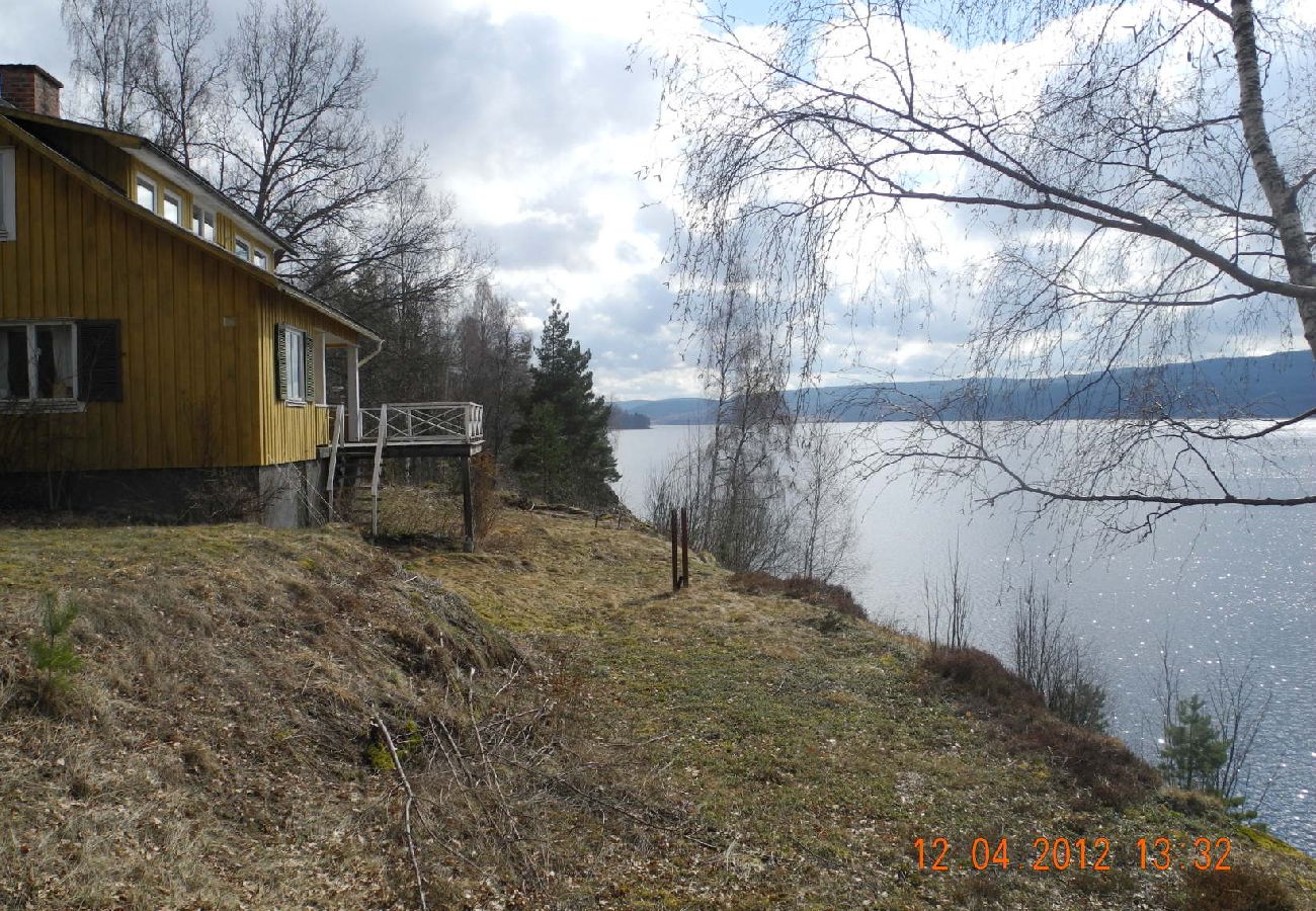 Ferienhaus in Gräsmark - Ferienhaus direkt am Ufer des Sees Rottnen