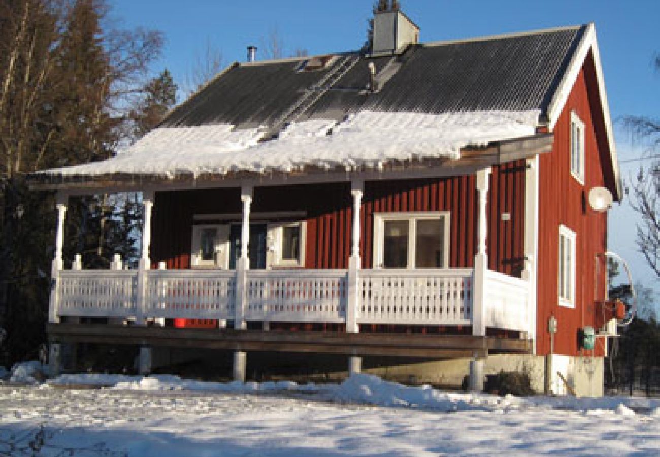 Ferienhaus in Abborrträsk - Komfortables Ferienhaus direkt am See, Angeln, Jagd, Schneemobile fahren direkt ab Haus