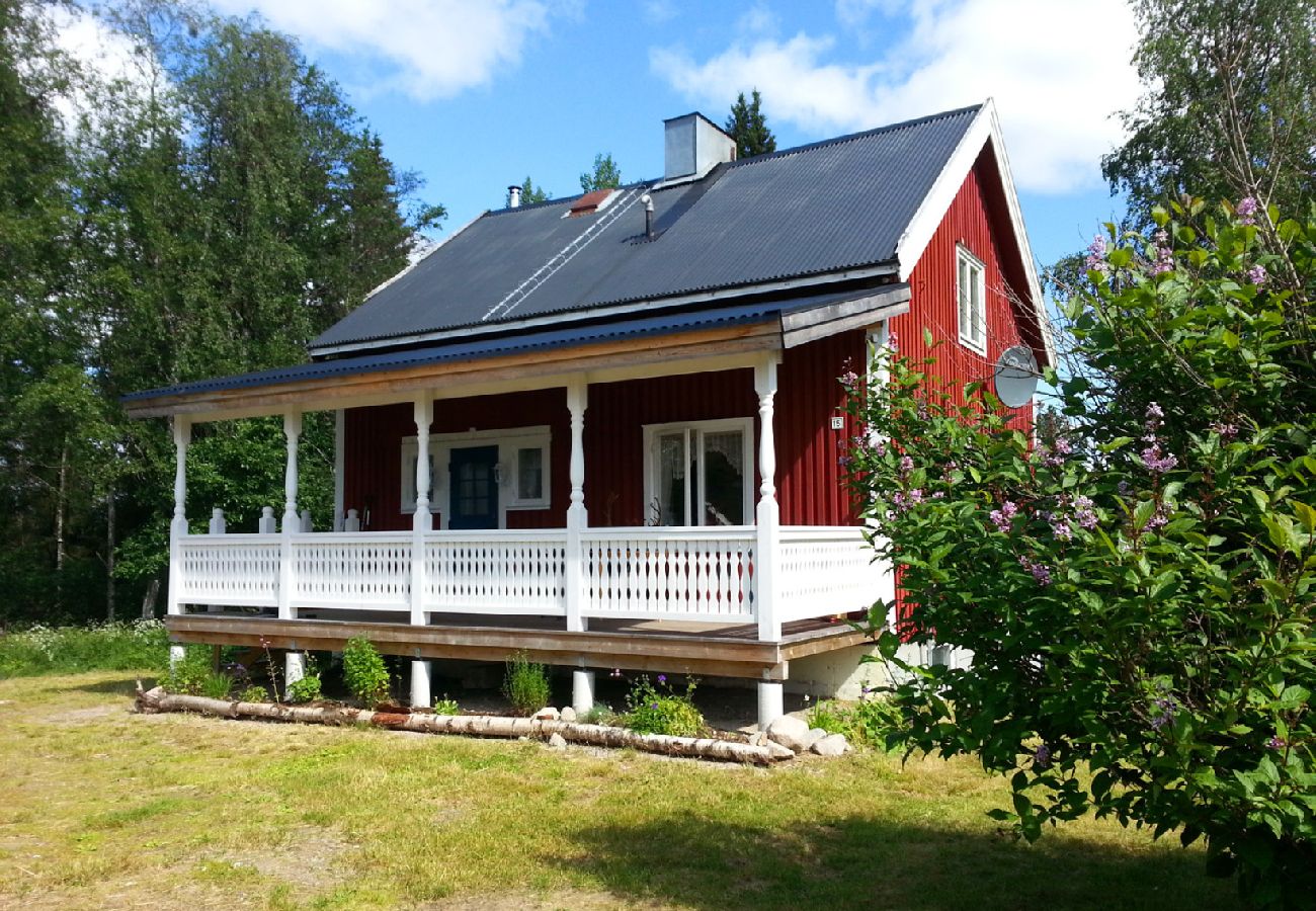 Ferienhaus in Abborrträsk - Komfortables Ferienhaus direkt am See, Angeln, Jagd, Schneemobile fahren direkt ab Haus