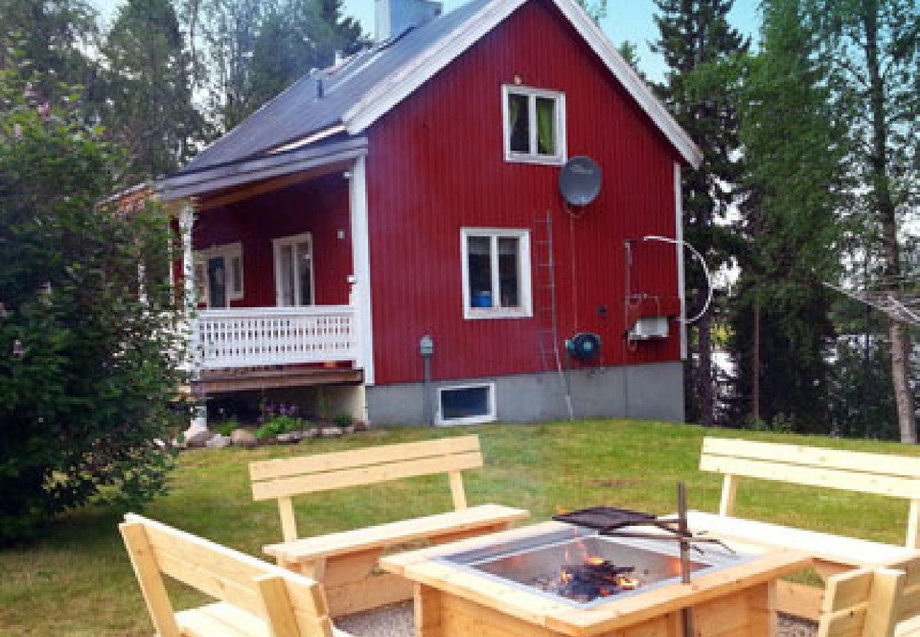 Ferienhaus in Abborrträsk - Komfortables Ferienhaus direkt am See, Angeln, Jagd, Schneemobile fahren direkt ab Haus