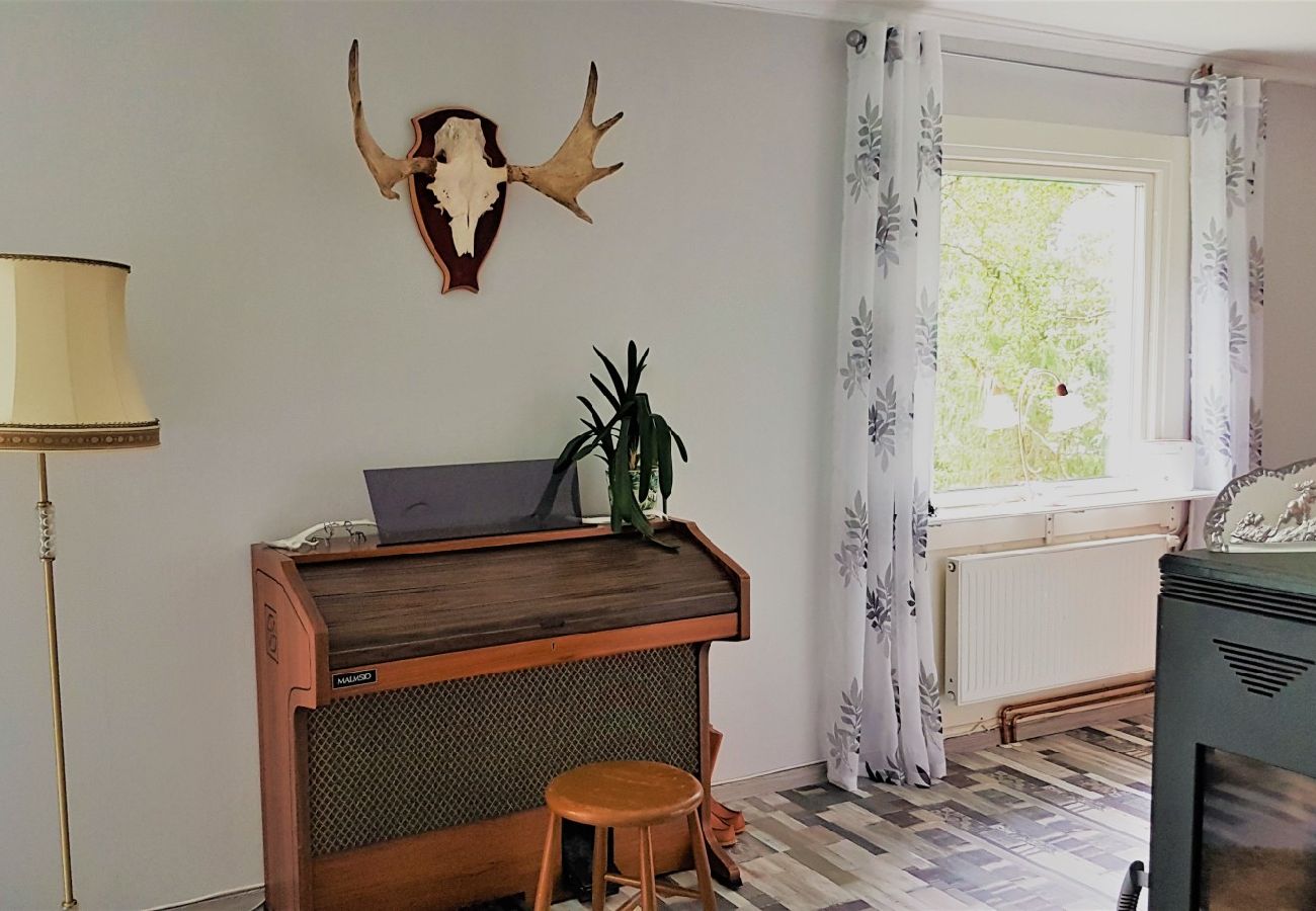 Ferienhaus in Abborrträsk - Komfortables Ferienhaus direkt am See, Angeln, Jagd, Schneemobile fahren direkt ab Haus