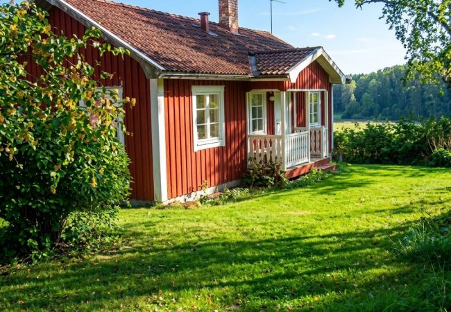 Ferienhaus in Malmköping - Gemütliches Ferienhaus zwischen Wiesen und Weiden im Land der Schlösser und Herrensitze