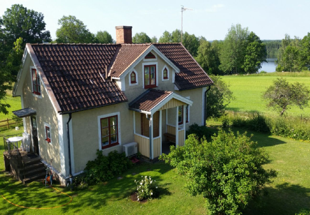 Ferienhaus in Ydre - Ferienhaus am See Östra Lägern mit eigenem Ruderboot