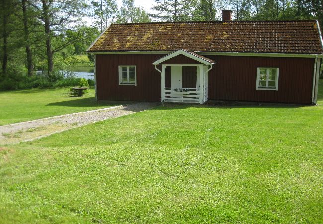 Ferienhaus in Bodafors - Natur pur - Urlaub am Fluss Emån und mit Hirschen als Nachbarn