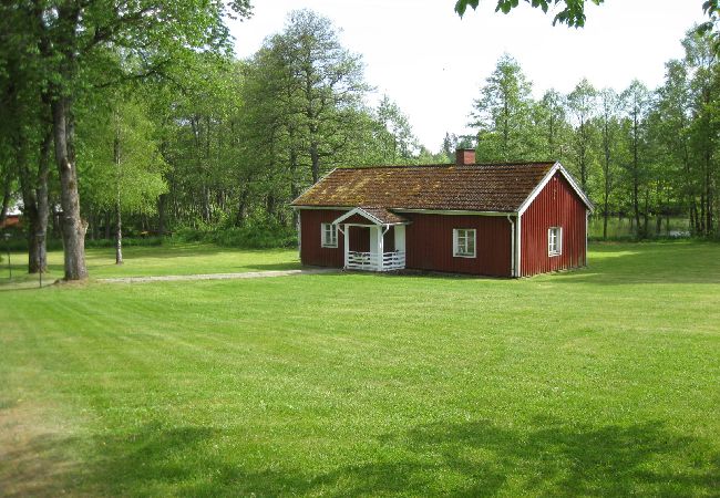 Ferienhaus in Bodafors - Natur pur - Urlaub am Fluss Emån und mit Hirschen als Nachbarn