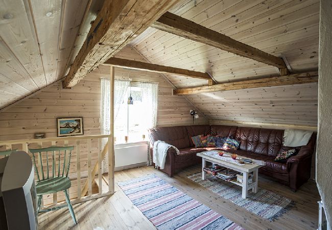 Ferienhaus in Gällö - Schönes Ferienhaus mit Seeblick auf einem Landhof