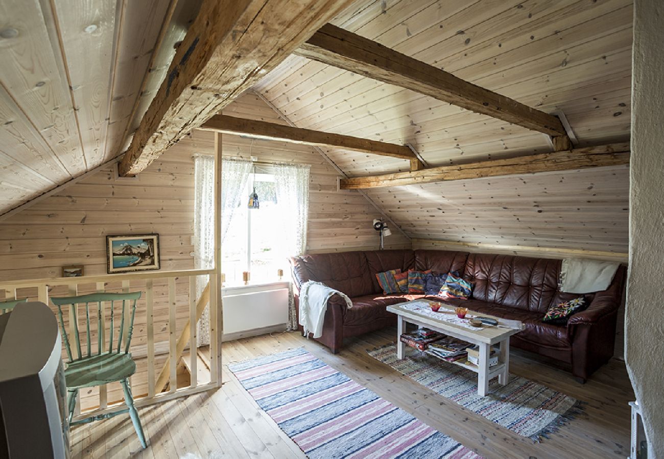 Ferienhaus in Gällö - Schönes Ferienhaus mit Seeblick auf einem Landhof