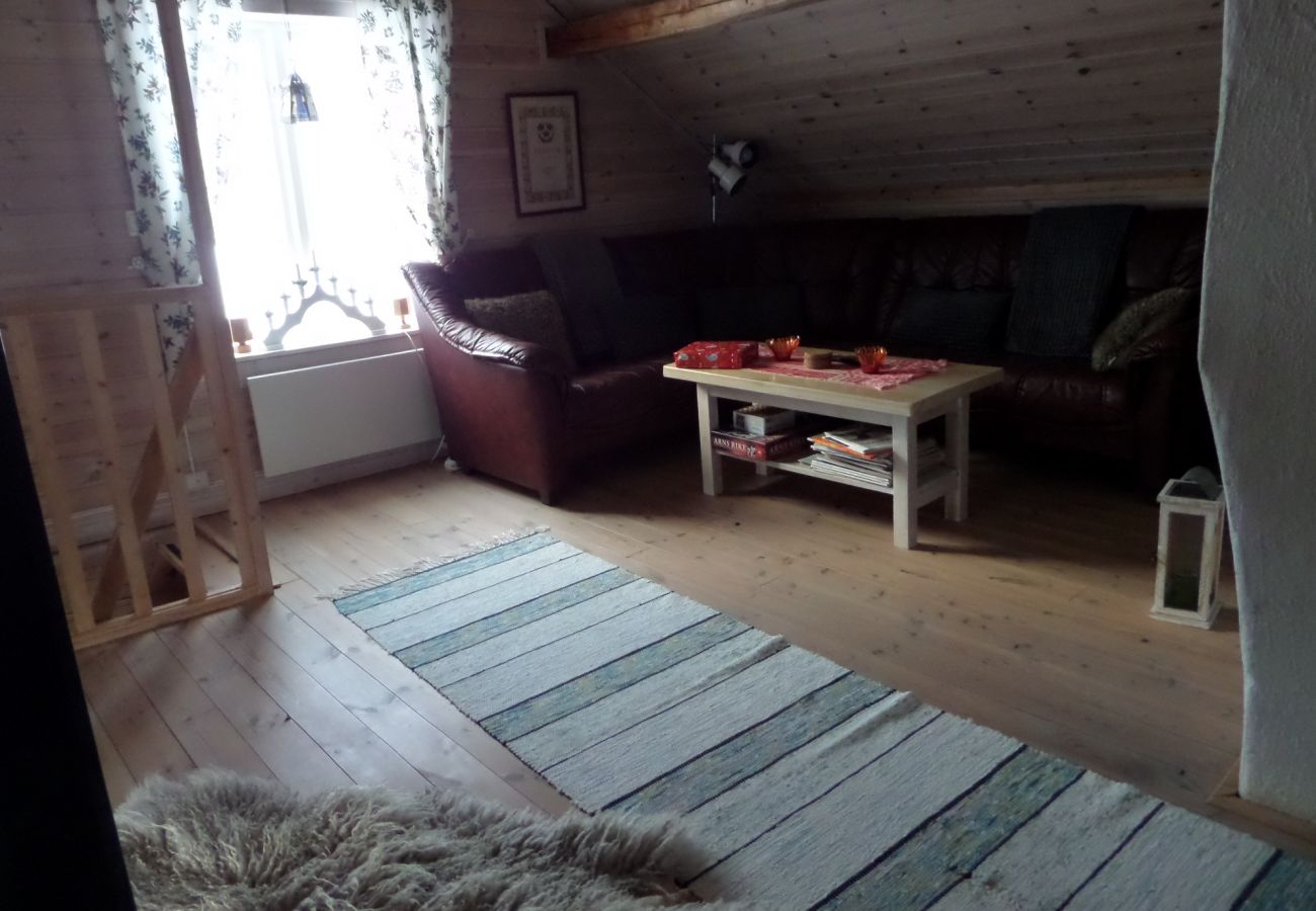 Ferienhaus in Gällö - Schönes Ferienhaus mit Seeblick auf einem Landhof