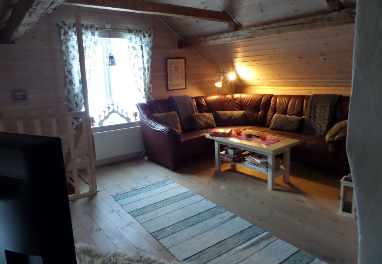 Ferienhaus in Gällö - Schönes Ferienhaus mit Seeblick auf einem Landhof
