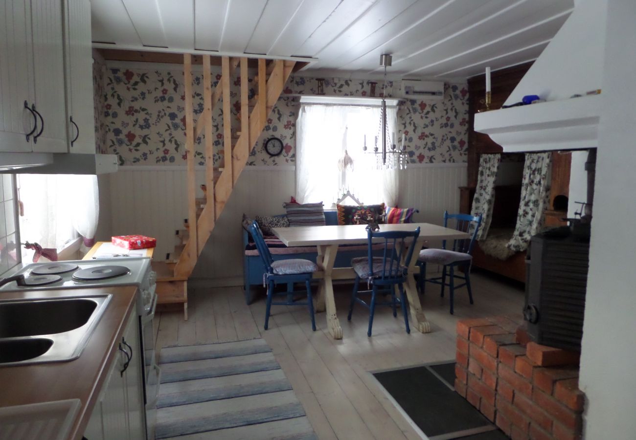 Ferienhaus in Gällö - Schönes Ferienhaus mit Seeblick auf einem Landhof