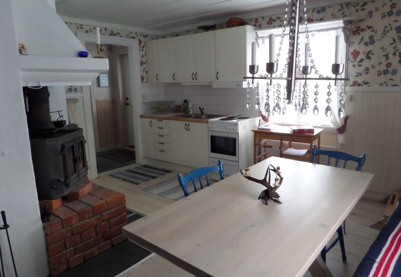 Ferienhaus in Gällö - Schönes Ferienhaus mit Seeblick auf einem Landhof