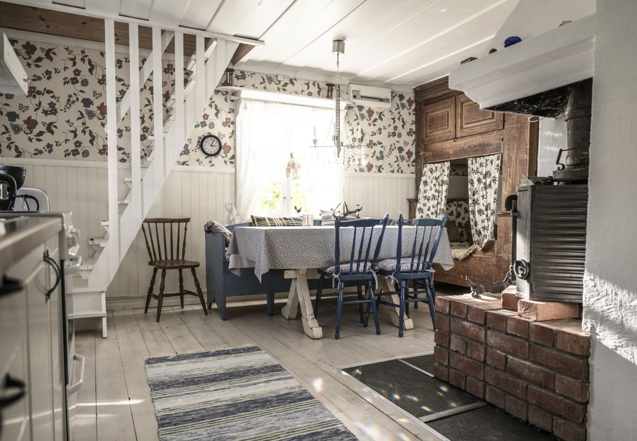 Ferienhaus in Gällö - Schönes Ferienhaus mit Seeblick auf einem Landhof