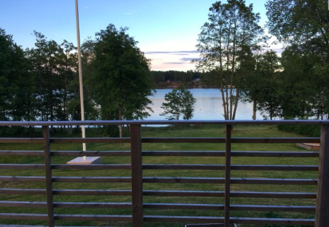 Ferienhaus in Köpmannebro - Einzigartiges Ferienhaus 40 Meter vom Wasser mit Boot