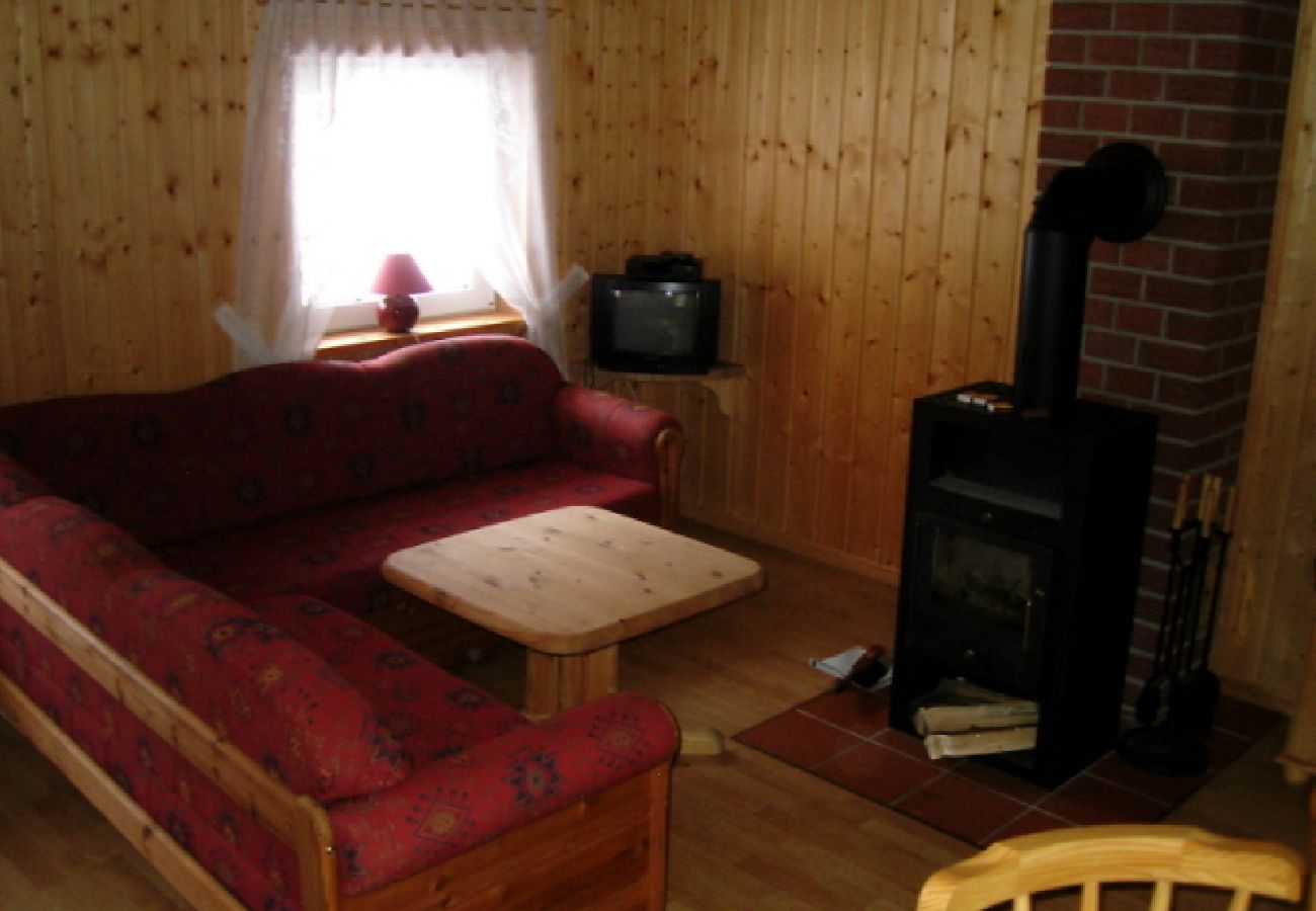 Ferienhaus in Håcksvik - Urlaub im Wald am Fluss mit Boot, Kanu und Badetonne