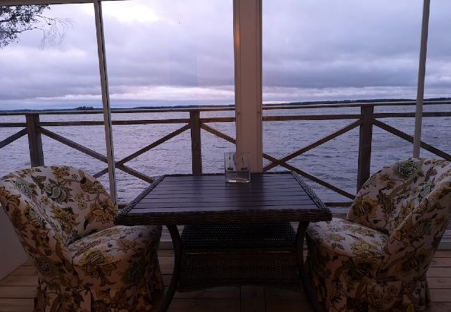 Ferienhaus in Näshulta - Ferienhaus sirekt am See mit eigener Badestelle Ferienhaus in Näshulta - Ferienhaus sirekt am See mit eigener Badestelle