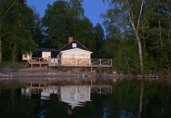 Ferienhaus in Näshulta - Direkt am See mit eigener Badestelle