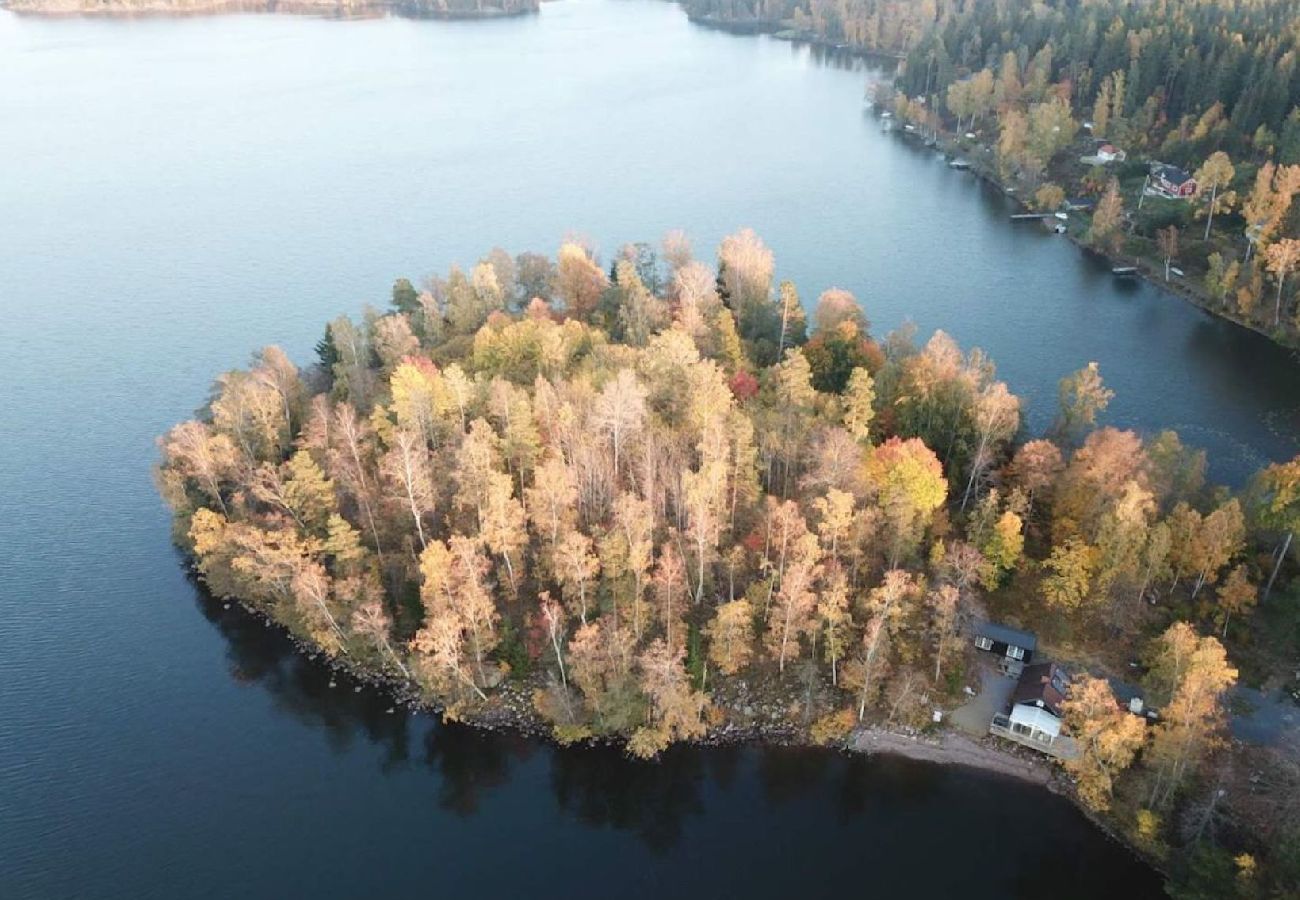 Ferienhaus in Näshulta - Direkt am See mit eigener Badestelle