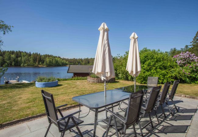 Ferienhaus in Gränna - Gemütliche Ferienhaus am See unweit von Gränna