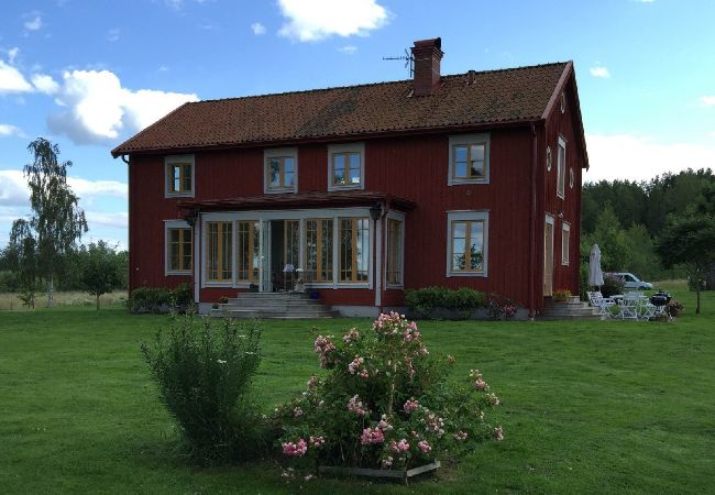 Ferienhaus in Gnesta - Traumurlaub am See mit Pool auf einem Herrengut in Sörmland