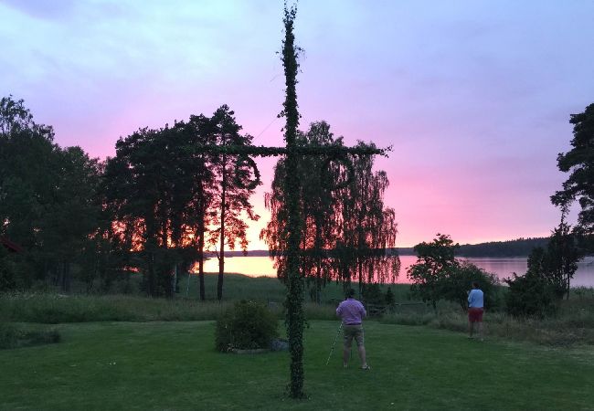 Ferienhaus in Gnesta - Traumurlaub am See mit Pool auf einem Herrengut in Sörmland