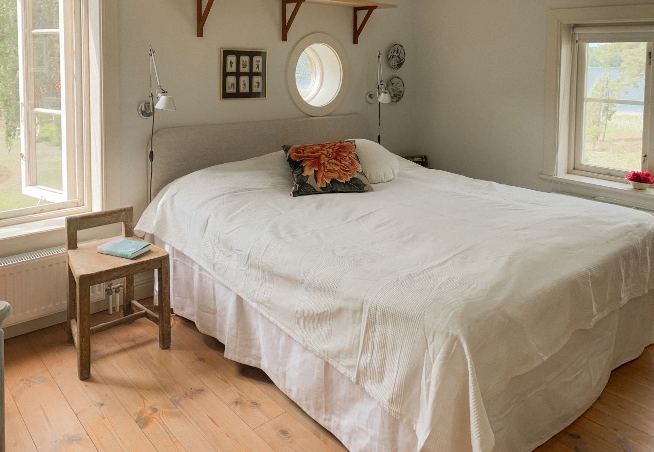 Ferienhaus in Gnesta - Traumurlaub am See auf einem Herrengut in Sörmland