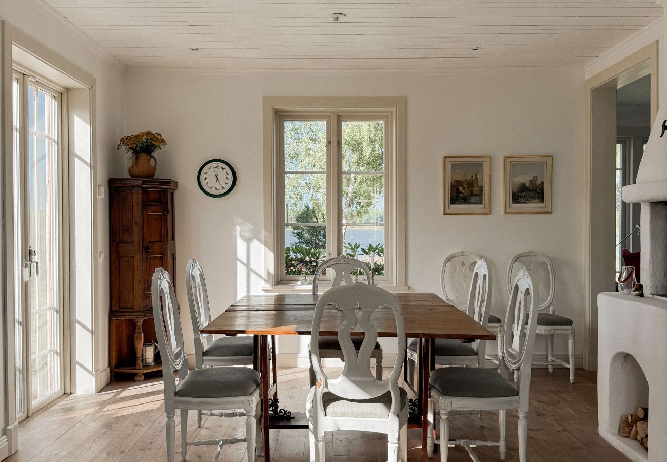 Ferienhaus in Gnesta - Traumurlaub am See auf einem Herrengut in Sörmland
