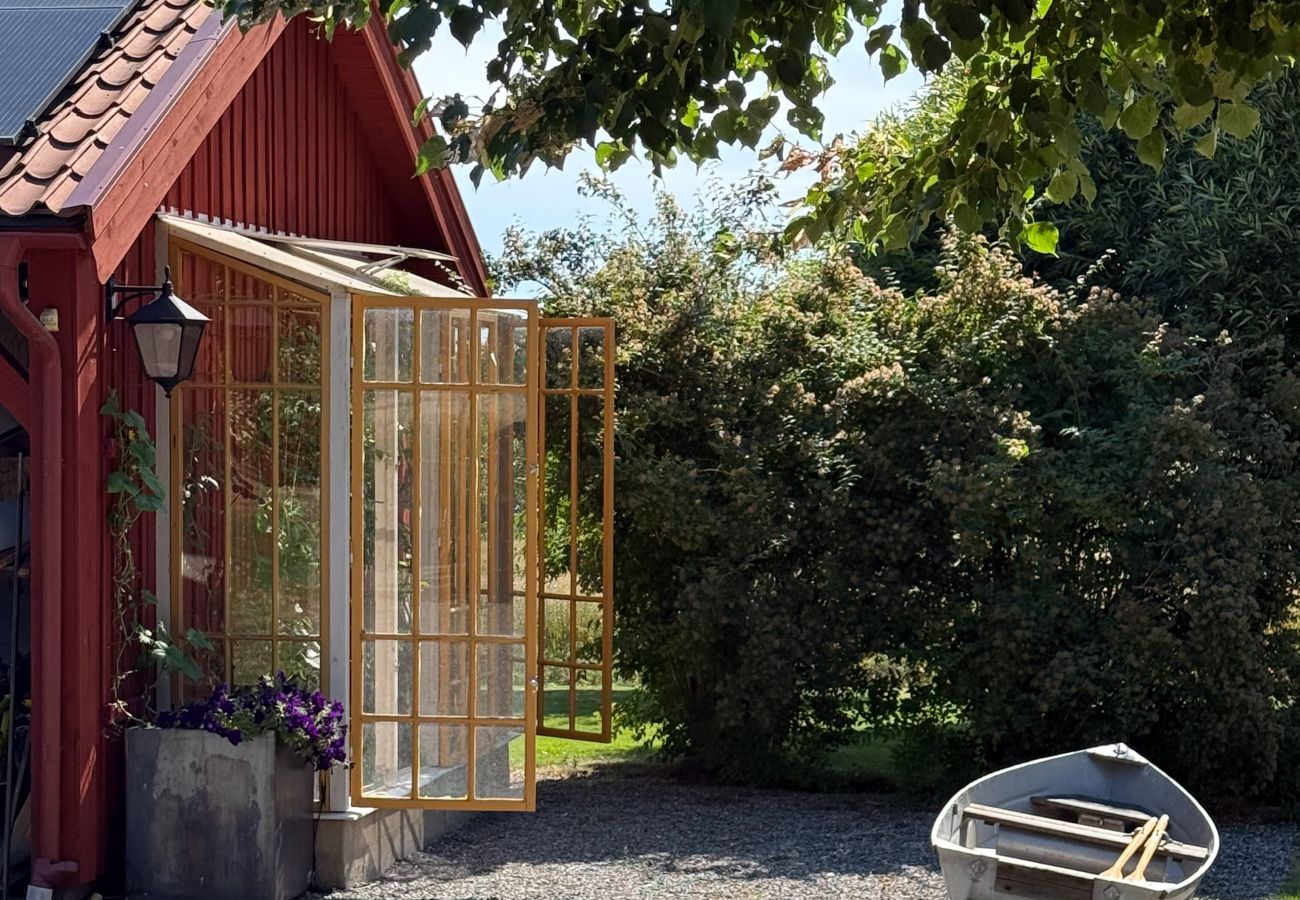 Ferienhaus in Gnesta - Traumurlaub am See auf einem Herrengut in Sörmland