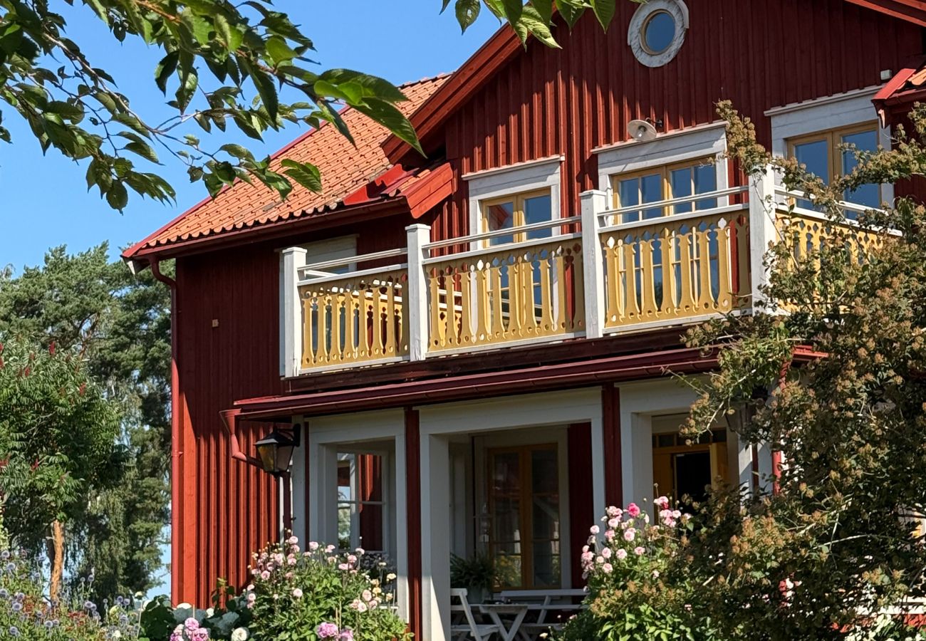Ferienhaus in Gnesta - Traumurlaub am See auf einem Herrengut in Sörmland