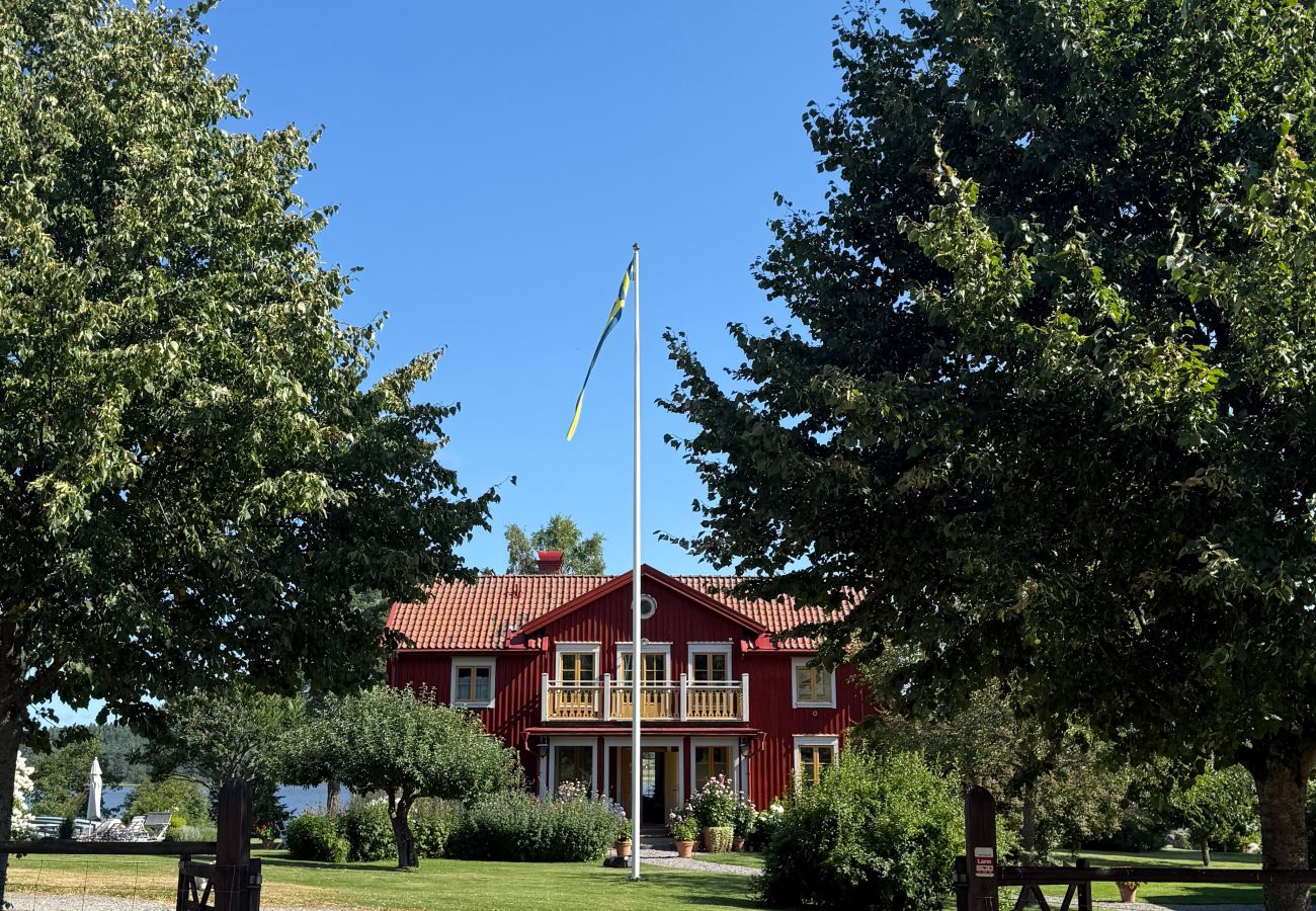 Ferienhaus in Gnesta - Traumurlaub am See auf einem Herrengut in Sörmland