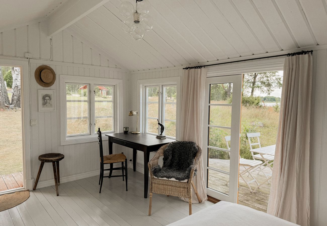 Ferienhaus in Gnesta - Traumurlaub am See auf einem Herrengut in Sörmland