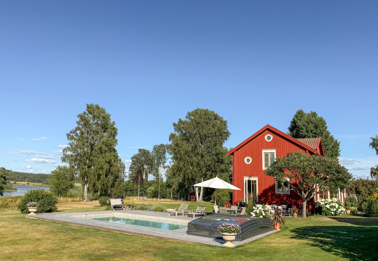 Ferienhaus in Gnesta - Traumurlaub am See auf einem Herrengut in Sörmland