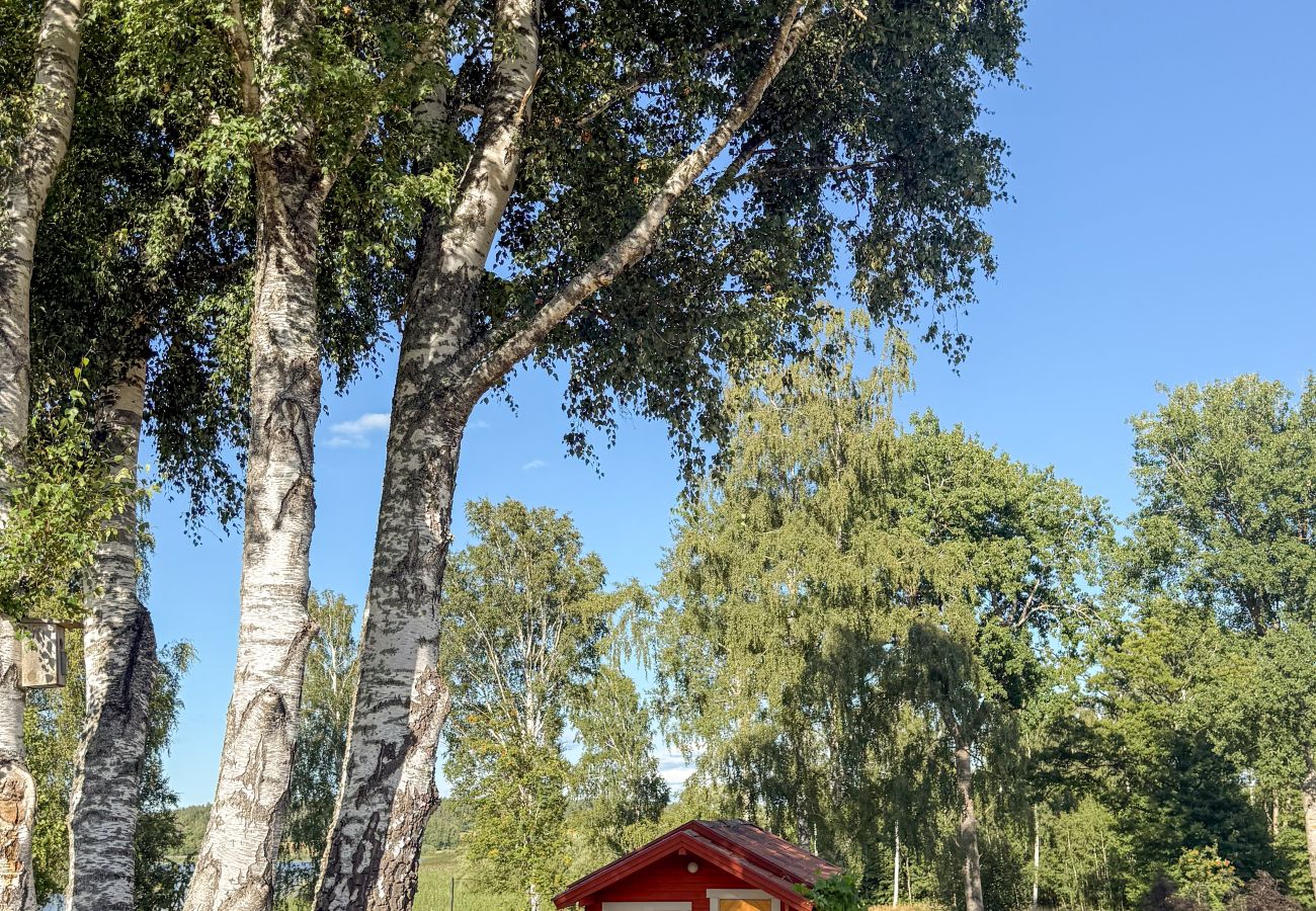 Ferienhaus in Gnesta - Traumurlaub am See auf einem Herrengut in Sörmland