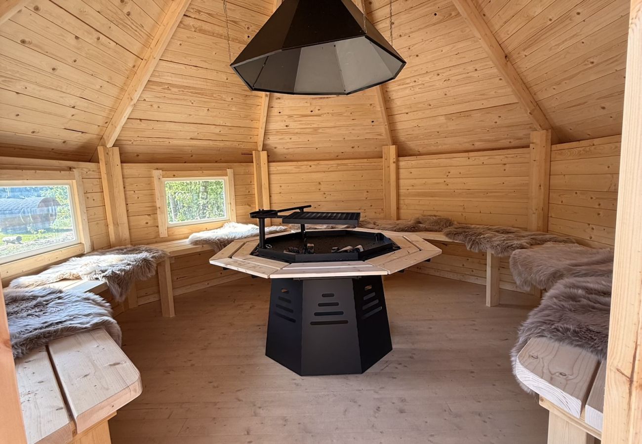 Ferienhaus in Hultsfred - Traumferienhaus direkt am See, mit Sauna, Boot, Hottub und Grillhütte