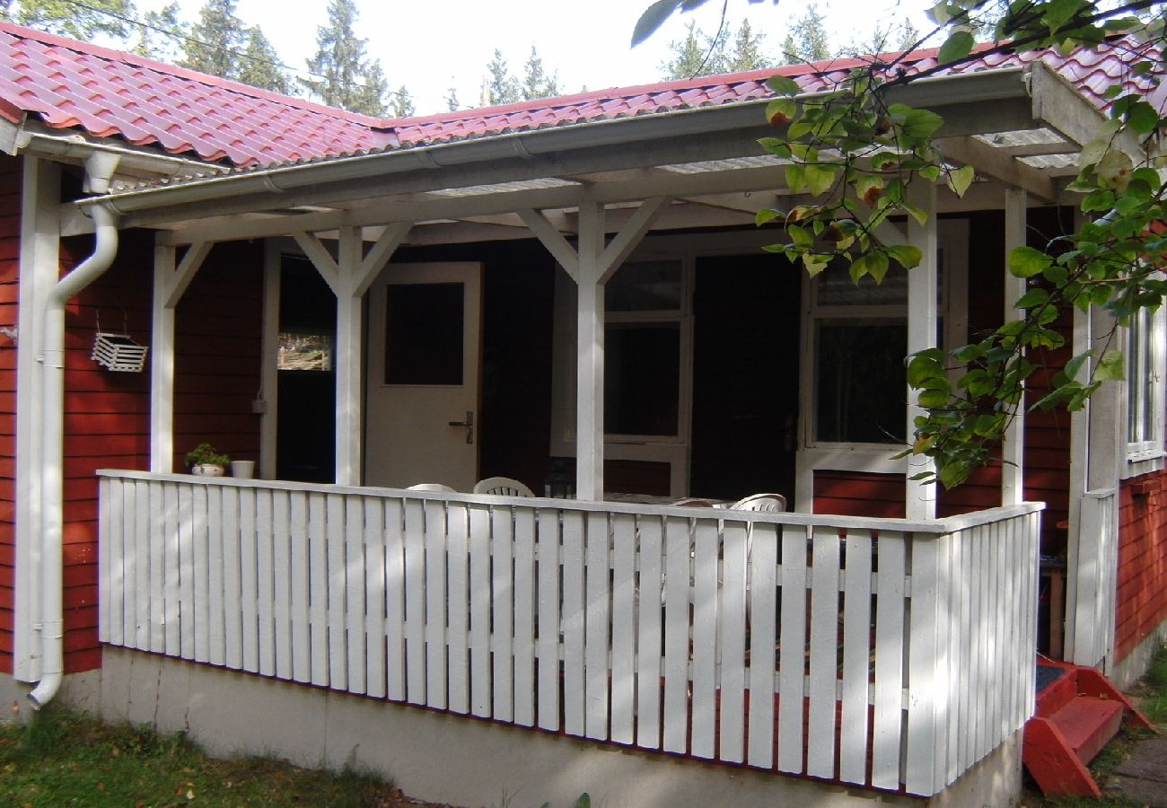 Ferienhaus in Hallaryd - Rot-weisses Ferienhaus in Seenähe mit kostenlosem WLAN