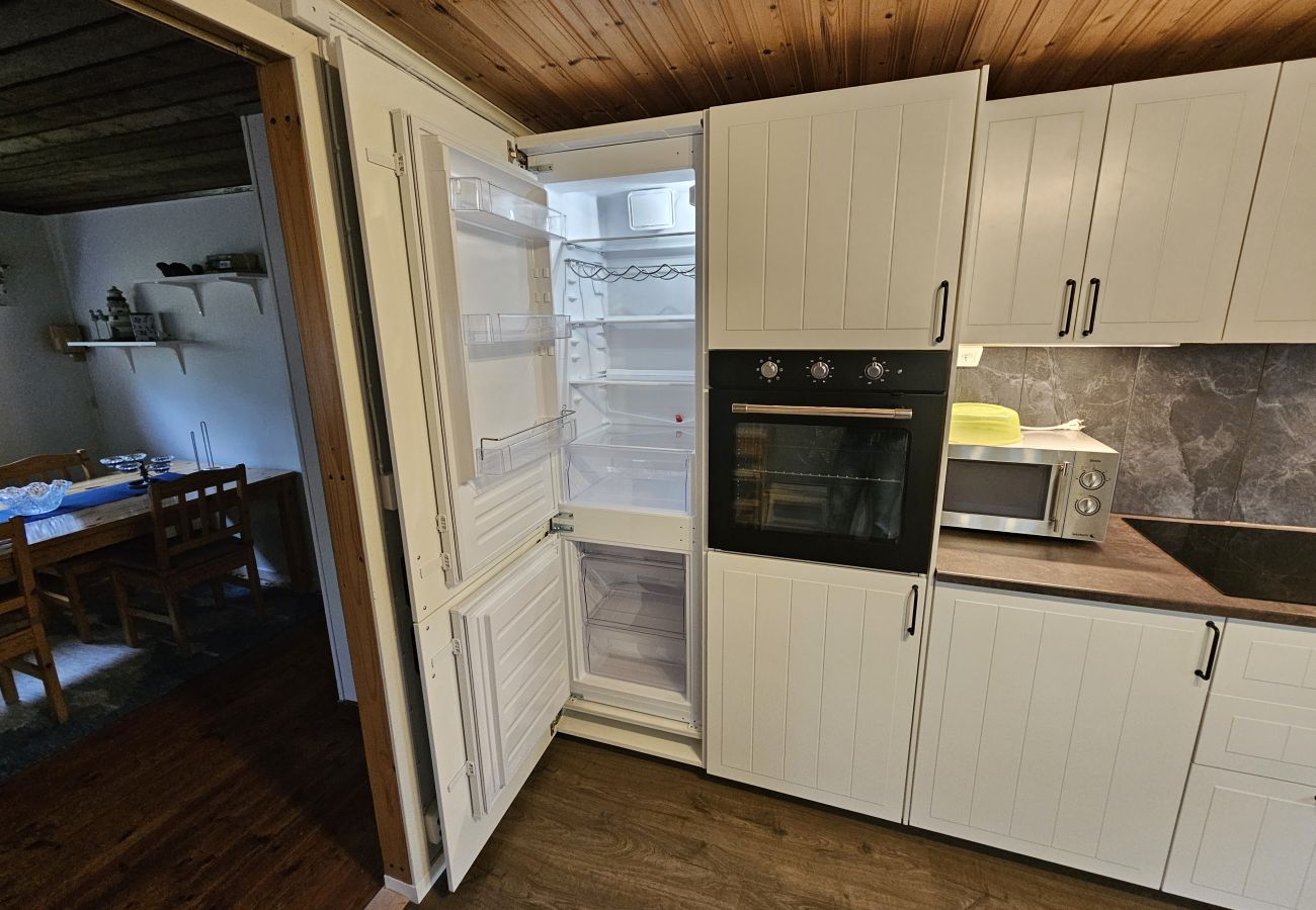 Landhaus in Hallaryd - Rot-weisses Ferienhaus in Seenähe mit kostenlosem WLAN