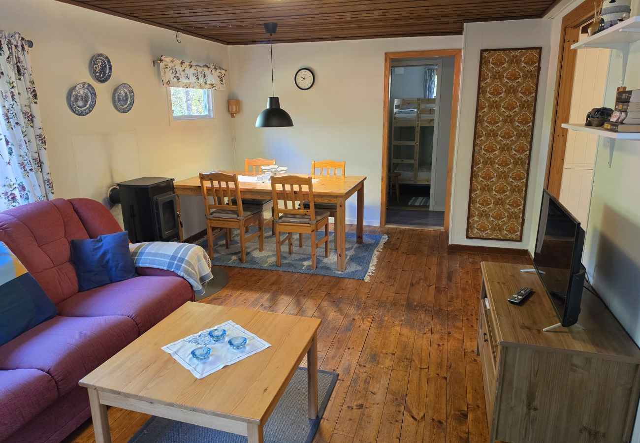 Landhaus in Hallaryd - Rot-weisses Ferienhaus in Seenähe mit kostenlosem WLAN