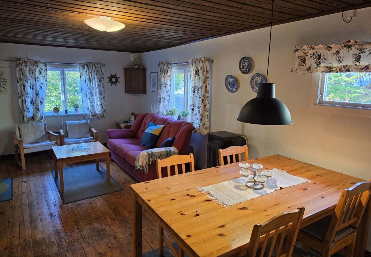 Landhaus in Hallaryd - Rot-weisses Ferienhaus in Seenähe mit kostenlosem WLAN