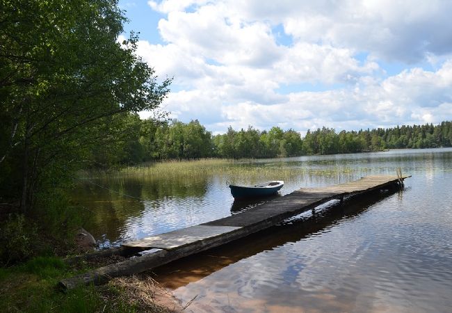 Ferienhaus in Hultsfred - Ferienhaus mit direkter Seelage und Brücke