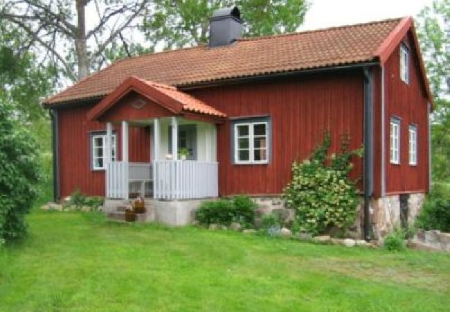 Ferienhaus in Västervik - Gemütliches Ferienhaus auf einem Landhof mit Boot 