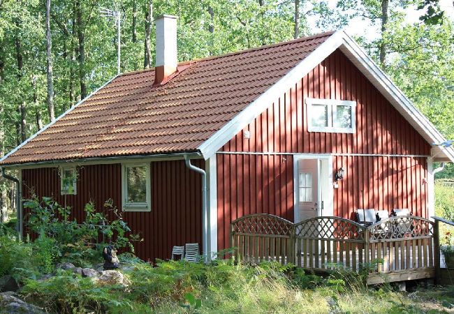 Ferienhaus in Oskarshamn - Smålandurlaub im Wald zwischen Seen und Ostseeküste