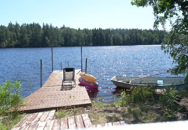 Ferienhaus in Oskarshamn - Smålandurlaub im Wald zwischen Seen und Ostseeküste